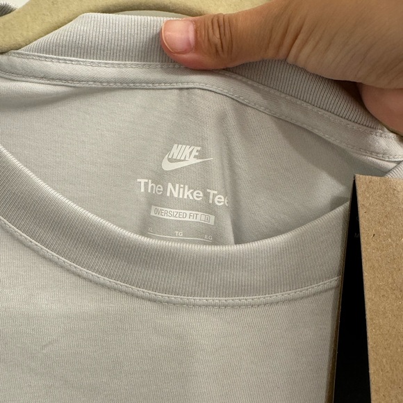 Nike tee - Picture 3 of 6
